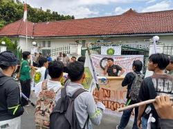 Dana Reses DPRD Lebak Naik 22,8%, Mahasiswa Demo di Depan Gedung Dewan