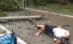 Tragis, Tiang Listrik Roboh Menimpa Pengendara Motor di Jalan Rayan Bantarbolang Pemalang