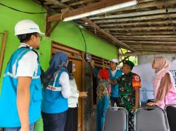 Terangi Ramadan, PLN Cikarang Beri 16 Sambungan Listrik Gratis untuk Warga Kurang Mampu