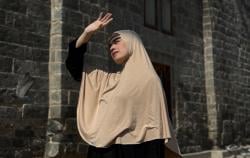 Perang di Timur Tengah Memanas, Kimberly Ryder Nekat Umrah