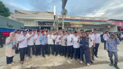 Ramadan Penuh Berkah, Disdikbud Karawang Turun ke Jalan Bagikan 1.000 Paket Takjil