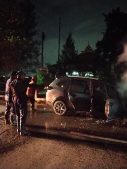 Honda HRV Terbakar di Jalan Raya Junwangi Krian Sidoarjo, Dua Unit Damkar Diterjunkan