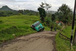 Jalan Rusak Picu Kecelakaan di Bogor, Pernyataan Kepala UPT Soal Wartawan Tuai Sorotan