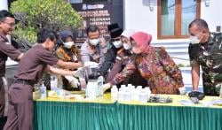 Didominasi Kasus Narkotika, Kejari Sukoharjo Blender Sabu dan Pil Koplo Hasil 50 Perkara
