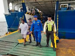 Cuaca Buruk, Perahu Nelayan Terbalik Dihantam Ombak di Perairan Baluran