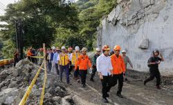 Jalan Nasional Trenggalek–Ponorogo Masih Tertutup Longsor, Pengendara Dialihkan ke Jalur Alternatif