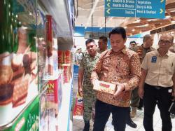 Sidak Makanan di Ritel Modern, Bupati Sidoarjo Pastikan Keamanan dan Kelayakan Produk Jelang Lebaran