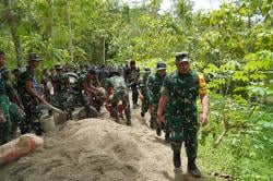 Tim Wasev Mabesad Tinjau TMMD Somagede, Warga: Kehormatan Besar bagi Masyarakat di Daerah Terpencil