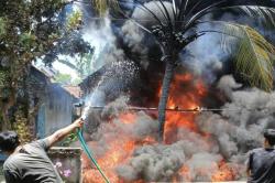 Gegara Puntung Rokok, Tempat Servis Elektronik di Jombang Ludes Terbakar