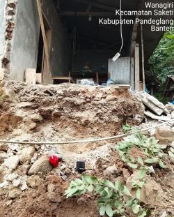Hujan Deras Picu Longsor di Saketi Pandeglang, Rumah Warga Terseret Tanah