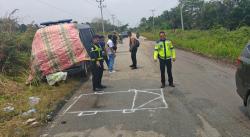 Mobil Tahanan Polsek Mandau Bengkalis Terguling, Dua Anggota Polisi Terluka