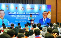 Kapolri Temui Buruh di Cikarang, Serahkan Bantuan bagi Pekerja Terdampak PHK