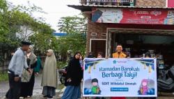 SDIT Wihdatul Ummah Takalar Tanamkan Karakter Berbagi Lewat Aksi Tebar Takjil