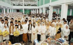Safari Ramadhan di Sukabumi, Ketum Golkar Bahlil Lahadalia: Pesantren Berperan Penting bagi Bangsa