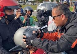 Aksi Sosial HDCI di Batam: Bagi Takjil hingga Helm Gratis ke Pengendara