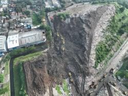 Lapak Berjarak dari Timbunan, Pedagang Lansia Turut Jadi Korban Longsor TPST Bantargebang