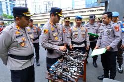 Pengawasan Ketat! Polrestabes Makassar Cek Senjata Api Seluruh Personel