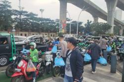 Polri-Jurnalis Bagikan 1.500 Makanan dan Takjil ke Masyarakat