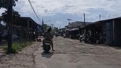 Respons Keluhan Warga, Camat Boy Billy Prima Adukan Kerusakan Jalan Pasar Terisi ke Bupati Indramayu