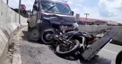 Mobil Pikap Hilang Kendali Tabrak Pemotor di Flyover Tenjo Bogor, Korban Luka Serius