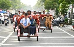Ratusan Tukang Becak di Bojonegoro Dapat Becak Listrik dari Presiden Prabowo
