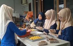 Jelang Lebaran, Pengrajin Kue Kering di Rangkasbitung Kebanjiran Pesanan hingga Ribuan Toples