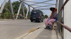 Jembatan Sewo Indramayu Aman Dilalui Pemudik, Fenomena Penyapu Koin Masih Jadi Perhatian Serius