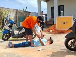 Rekonstruksi Penikaman Maut di Crown Hill Batam, Tersangka Peragakan 8 Adegan