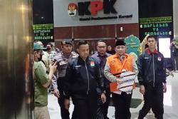 Kenakan Rompi Oranye, Mantan Menag Yaqut Resmi Ditahan KPK