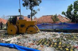 Perang Miras dan Knalpot Brong, Polresta Bandung Musnahkan Ribuan Barang Bukti Hasil Operasi 2026