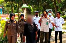 Tertibkan PPKS di Kawasan Kota, Satpol PP Bojonegoro Sisir Alun-Alun dan Traffic Light