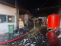 Kebakaran Gudang Furniture di Bantul, BPBD Kerahkan Empat Unit Mobil Damkar