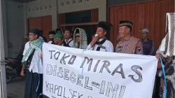 Nekat Beroperasi di Ramadan, Warga Genuk Semarang Segel Toko Miras