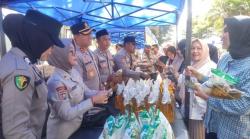 Warga Serbu Bazar Sembako Murah Polres Pandeglang, Minyak Goreng dan Terigu Ludes Kurang dari Sejam