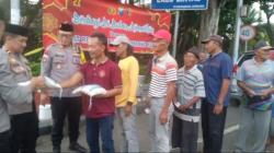 Polisi Buka Puasa Bersama Ojol dan Tukang Becak di Jombang, Beri Sembako dan Motivasi