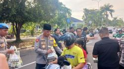 1.300 Paket Takjil Dibagikan Polda Babel ke Masyarakat di HUT ke-23