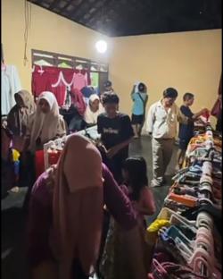 Ekonomi Sulit, Baju Gratis dari Sagang Nainggolan Diserbu Warga Waringinsari Barat