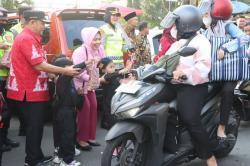 Semangat Ramadan, Polres Semarang dan Forkopimda Bagi Ratusan Takjil untuk Warga