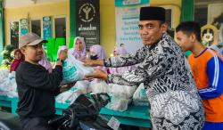 Ribuan Duafa dan Anak Yatim-Piatu di Sidoarjo Terima Paket Sembako Drive Thru
