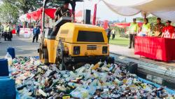 Jelang Pengamanan Mudik, Polres Semarang Musnahkan 2.414 Botol Miras