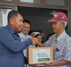 Warga Tambakharjo Terima Bantuan Sembako Ramadan dari Bandara Ahmad Yani