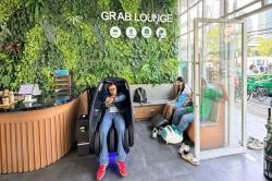 Pemudik di Terminal Purabaya Dimanjakan Layanan Pijat Gratis