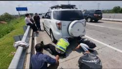 Sejumlah Kendaraan Pemudik Mogok di Ruas Tol hingga Jalan Arteri, Polisi Sigap Beri Bantuan
