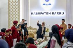 Penuh Haru! 96 Siswa Sekolah Rakyat Terima Rapor, Bupati Barru: Jangan Sia-siakan Kesempatan Belajar