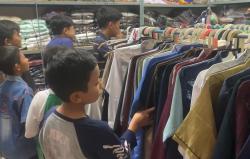 Senyum Puluhan Anak Yatim Piatu dan Duafa di Ponorogo Diajak Belanja Baju Lebaran