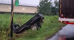 Sopir Hilang Kendali di Jalan Menikung, Mobil Pikap Terjun ke Sawah di Jombang