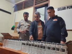 Bus Wisata Bawa 876 Botol Arak, Ditangkap Polsek Peterongan Saat Berhenti di Jalan Tol Jombang
