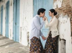 Potret Romantis El Rumi dan Syifa Hadju Prewedding di Keraton Solo