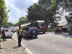 Pasutri Tewas, Satu Anak Luka dalam Tabrakan Motor dan Truk Boks di Balongbendo Sidoarjo