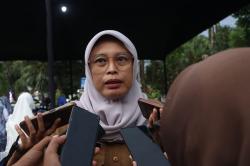 Libur Lebaran, Petugas DLHKP Kota Kediri Tetap Bekerja Demi Jaga Kebersihan Kota